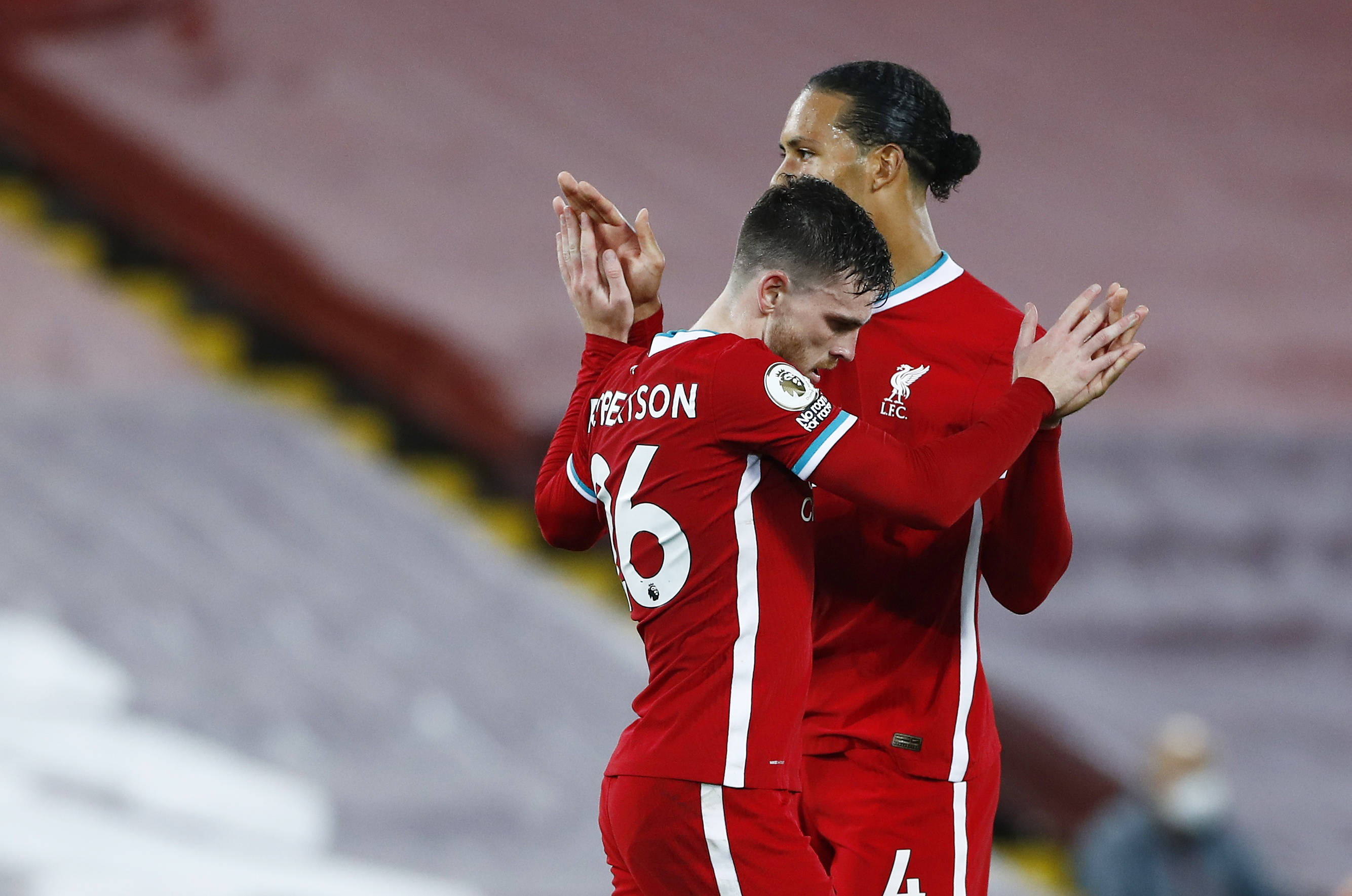 在他缺席的 在他缺席的